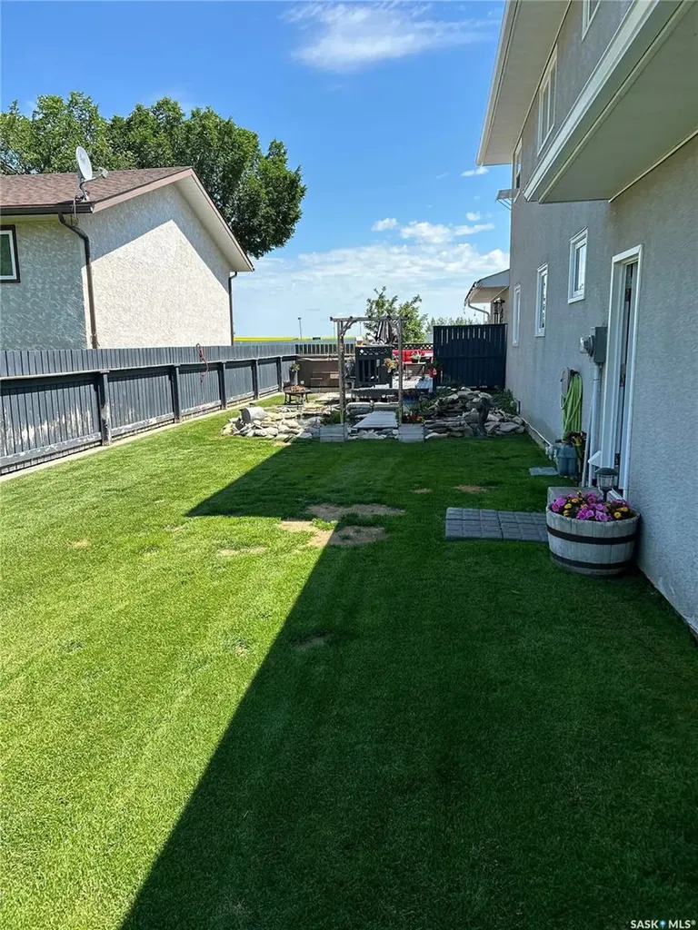 405 5th Street E Shaunavon SK S0N 2M0