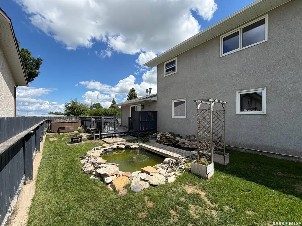 405 5th Street E Shaunavon SK S0N 2M0