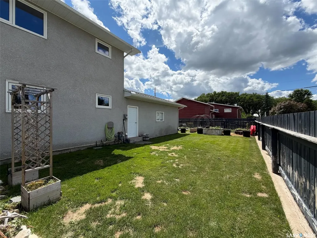 405 5th Street E Shaunavon SK S0N 2M0