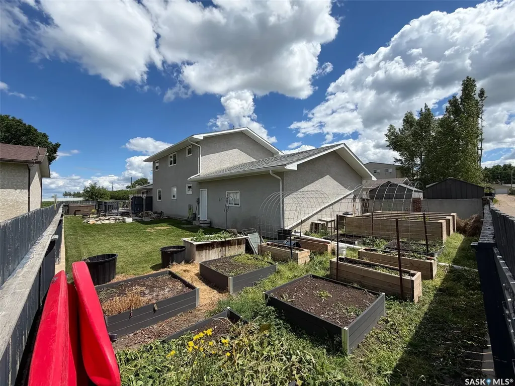 405 5th Street E Shaunavon SK S0N 2M0