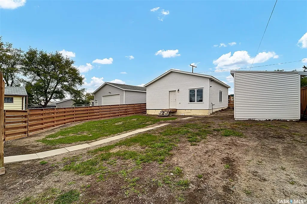 207 5th Avenue E Biggar SK S0K 0M0