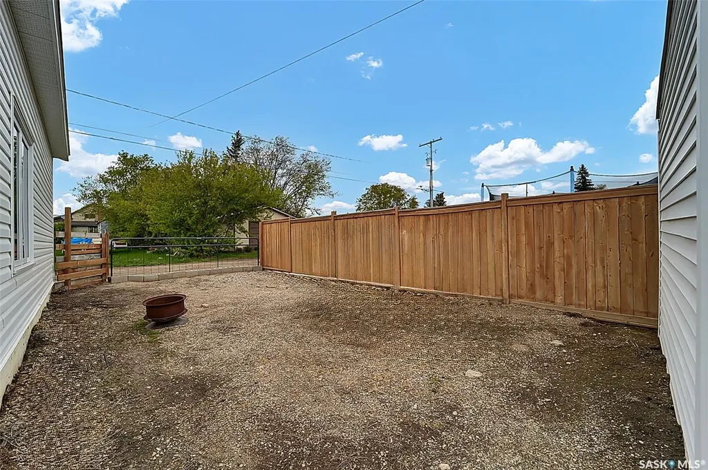 207 5th Avenue E Biggar SK S0K 0M0