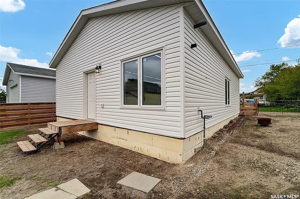 207 5th Avenue E Biggar SK S0K 0M0