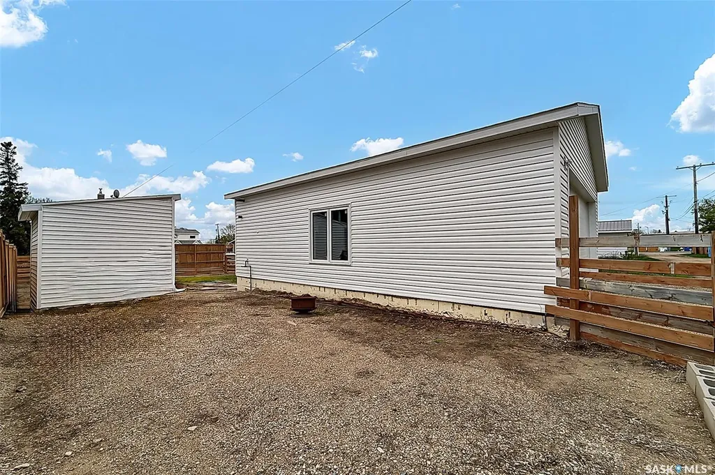 207 5th Avenue E Biggar SK S0K 0M0