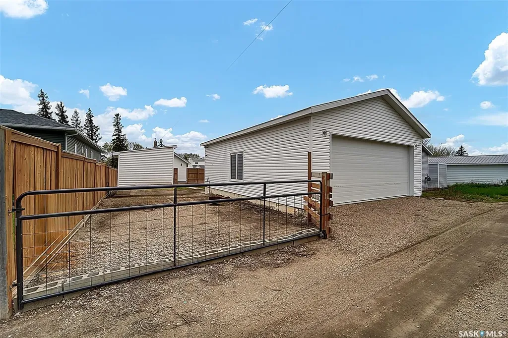 207 5th Avenue E Biggar SK S0K 0M0