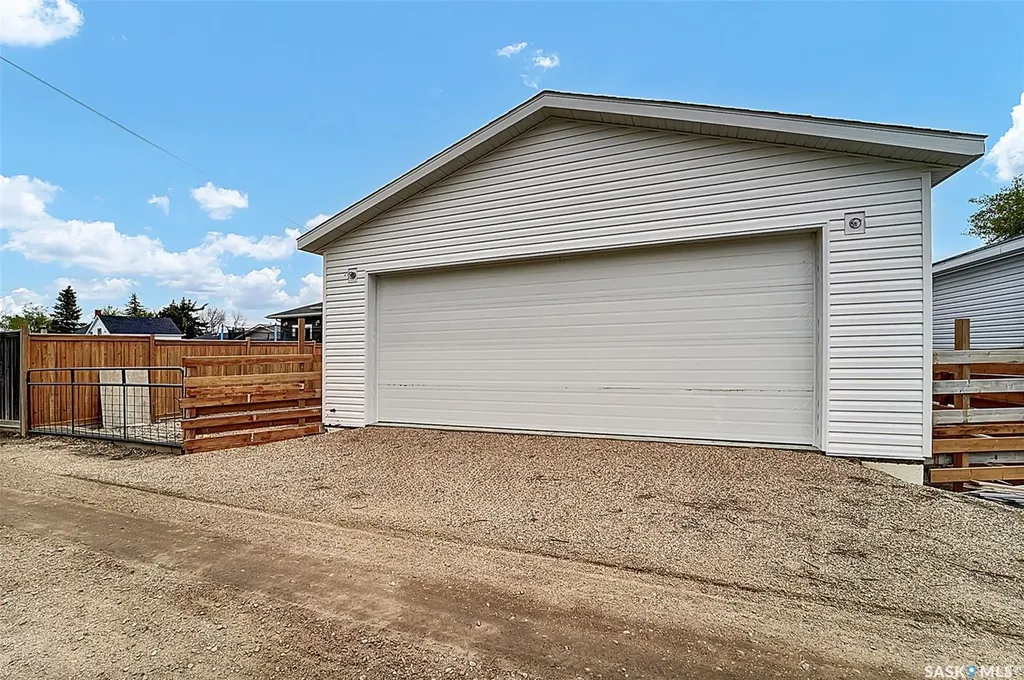 207 5th Avenue E Biggar SK S0K 0M0