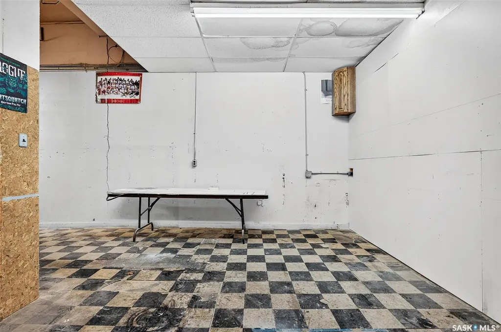 37 Main Street N Moose Jaw SK S6H 0V8