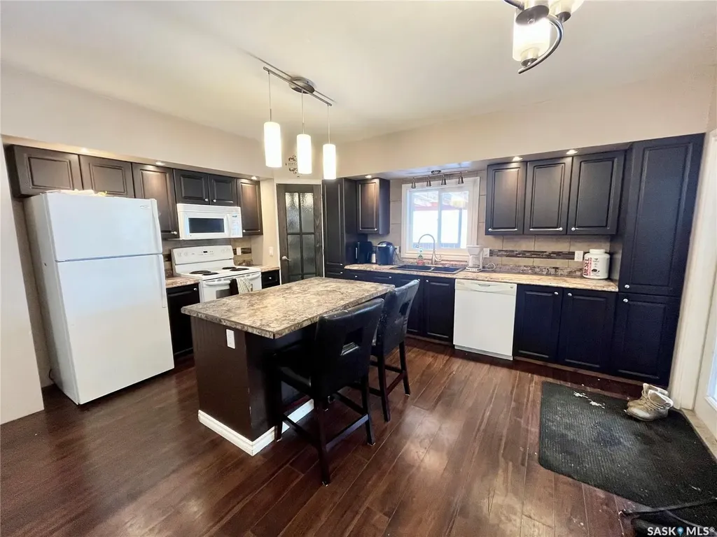 412 2nd Street E Wilkie SK S0K 4W0