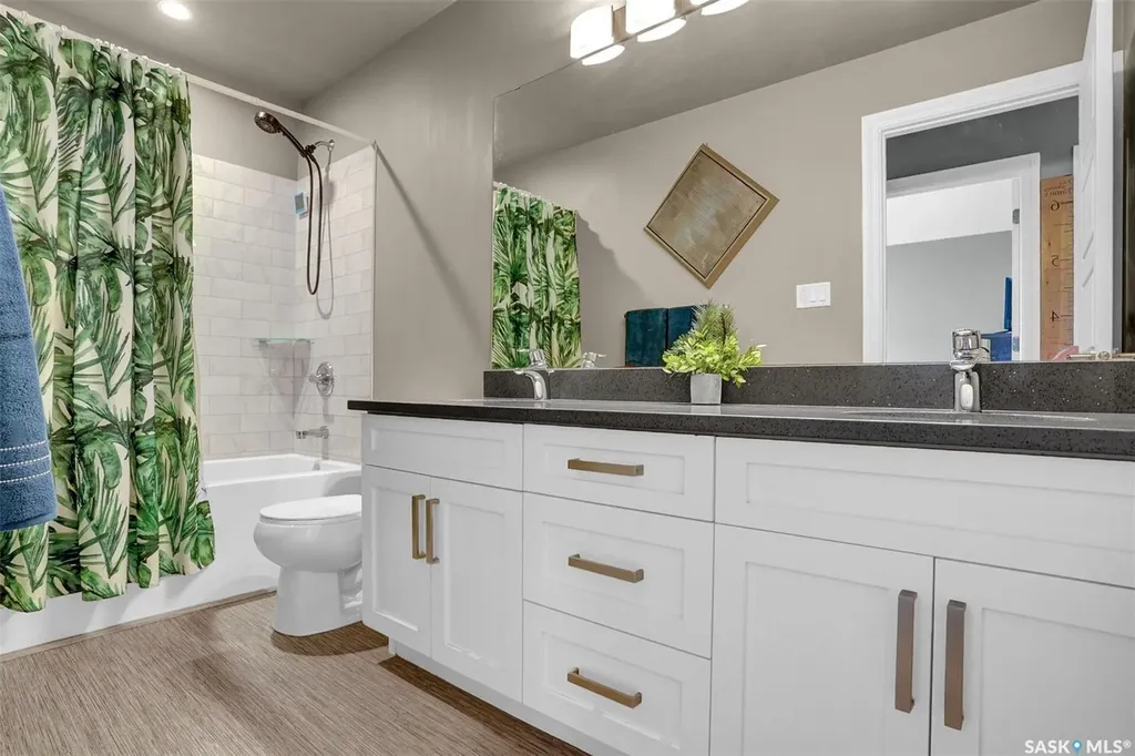 25 Hudson Drive Pilot Butte SK S0G 3Z0