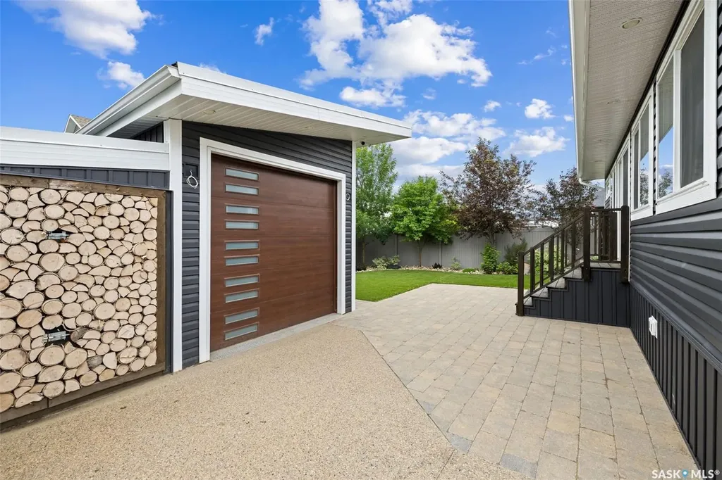 25 Hudson Drive Pilot Butte SK S0G 3Z0