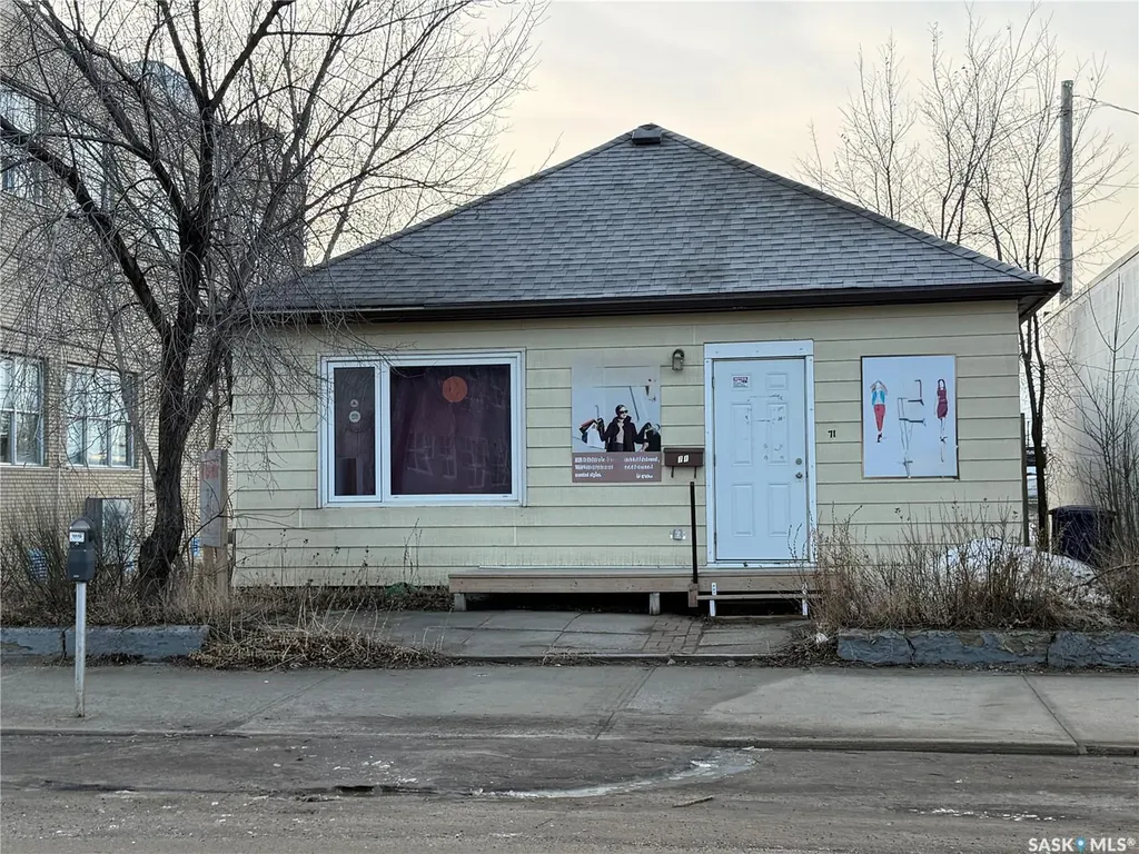 71 Ross Street W Moose Jaw SK S6H 2M2