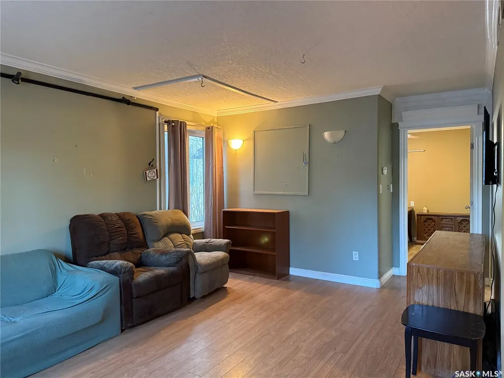 71 Ross Street W Moose Jaw SK S6H 2M2