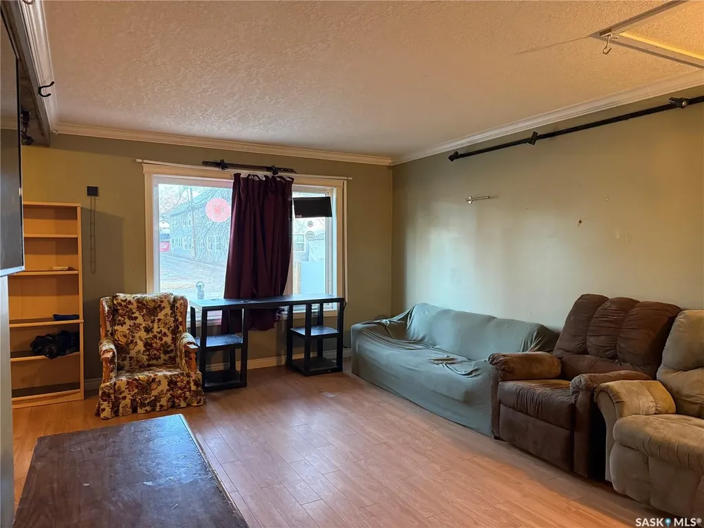 71 Ross Street W Moose Jaw SK S6H 2M2