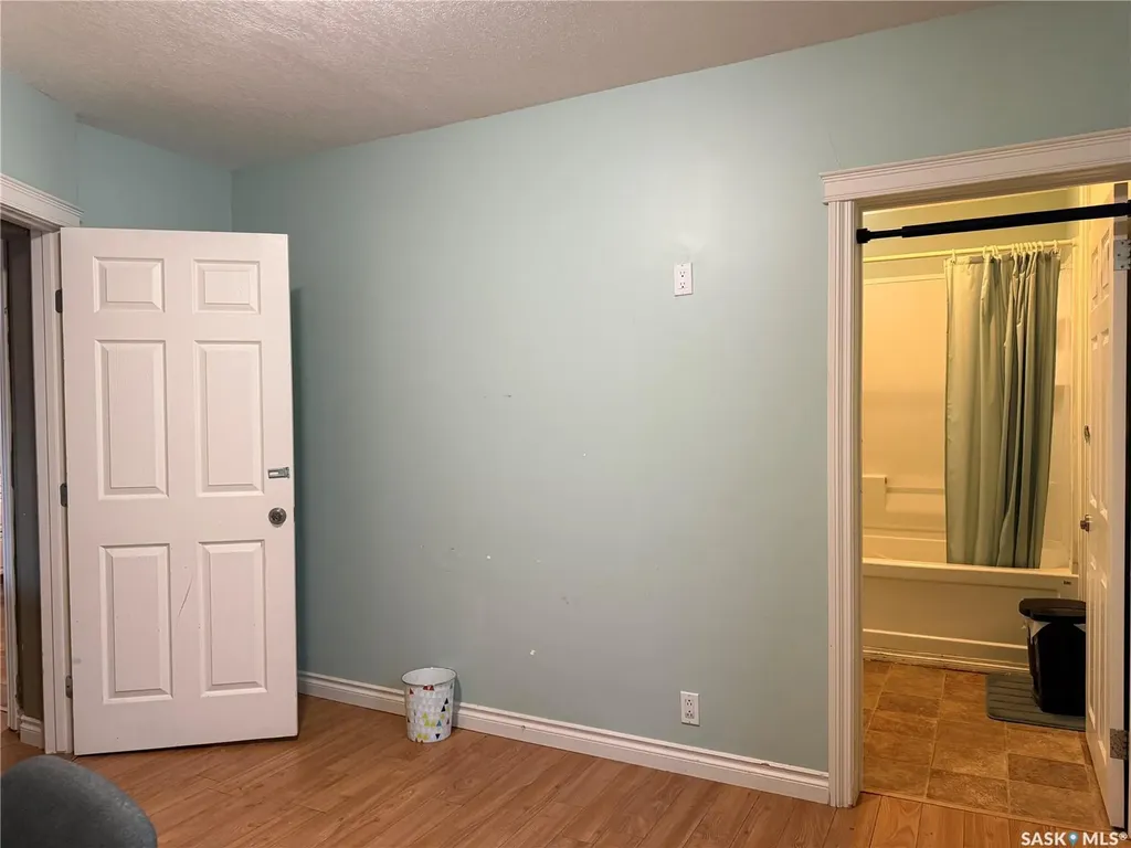 71 Ross Street W Moose Jaw SK S6H 2M2