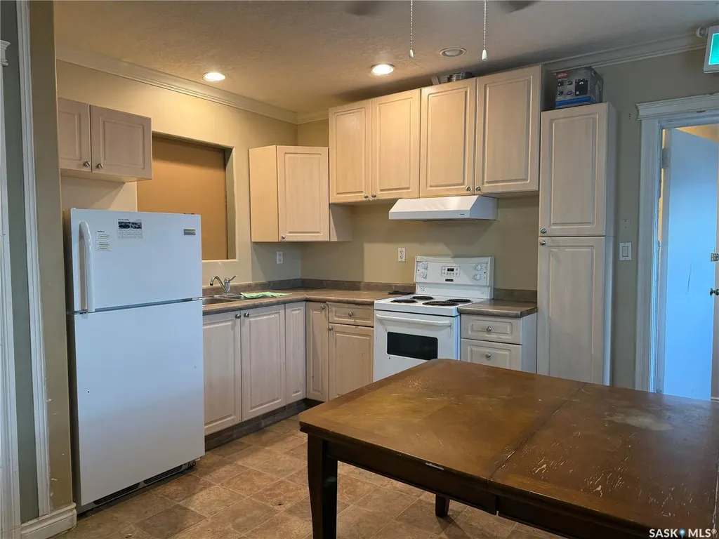 71 Ross Street W Moose Jaw SK S6H 2M2