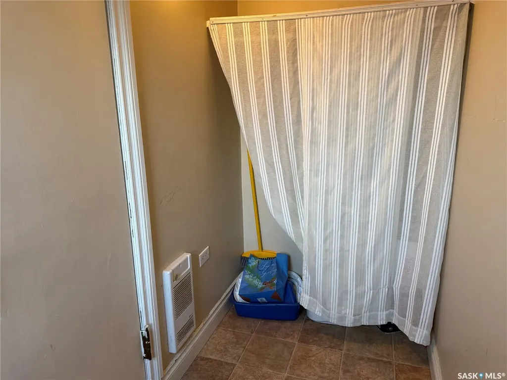 71 Ross Street W Moose Jaw SK S6H 2M2