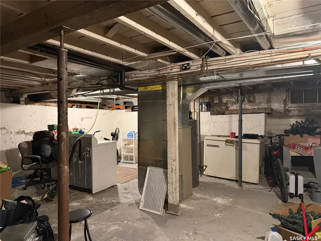 71 Ross Street W Moose Jaw SK S6H 2M2