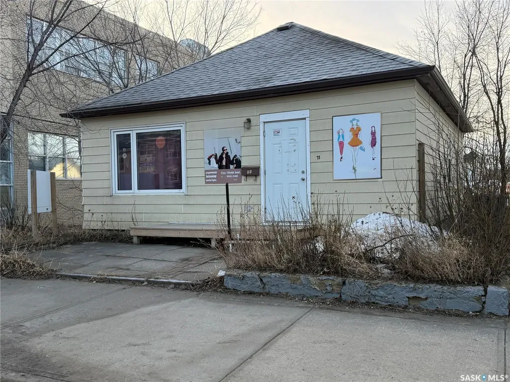 71 Ross Street W Moose Jaw SK S6H 2M2