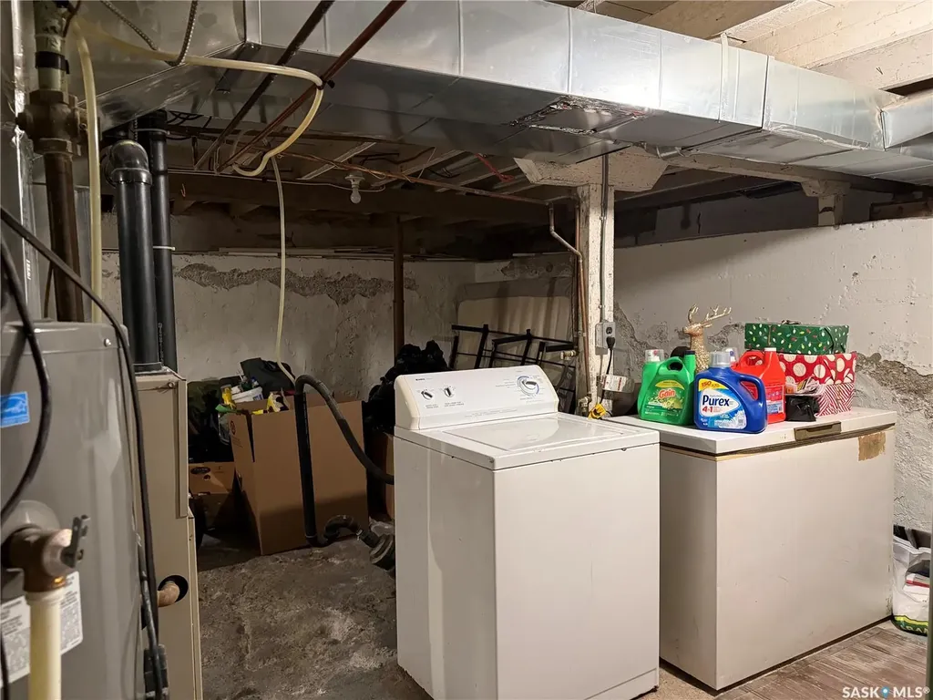 71 Ross Street W Moose Jaw SK S6H 2M2