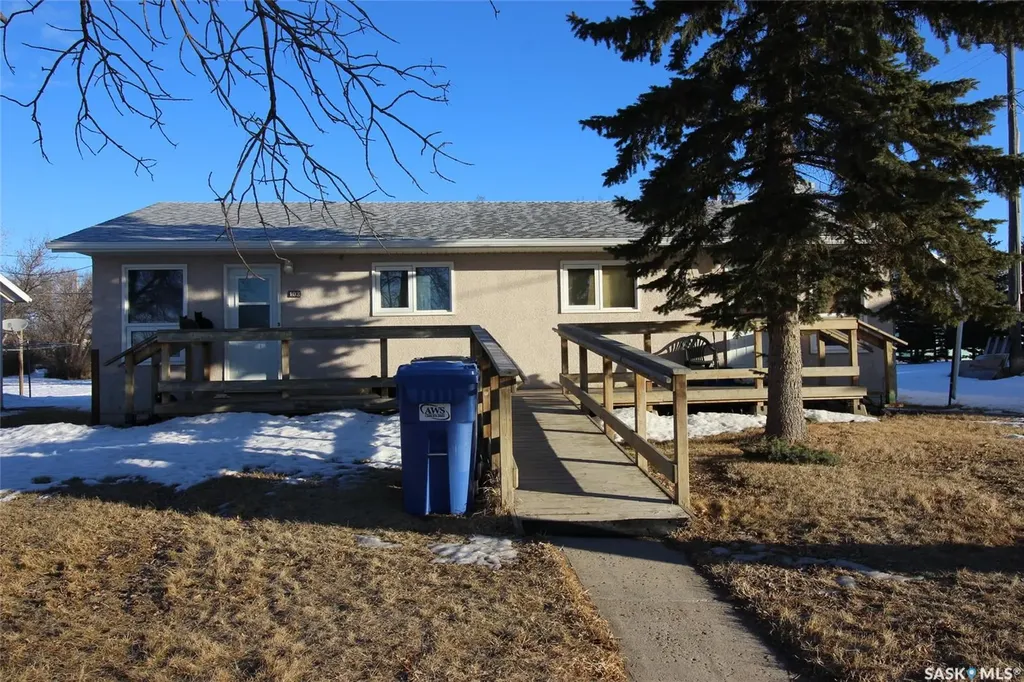 101-107 2nd Avenue W Climax SK S0N 0N0
