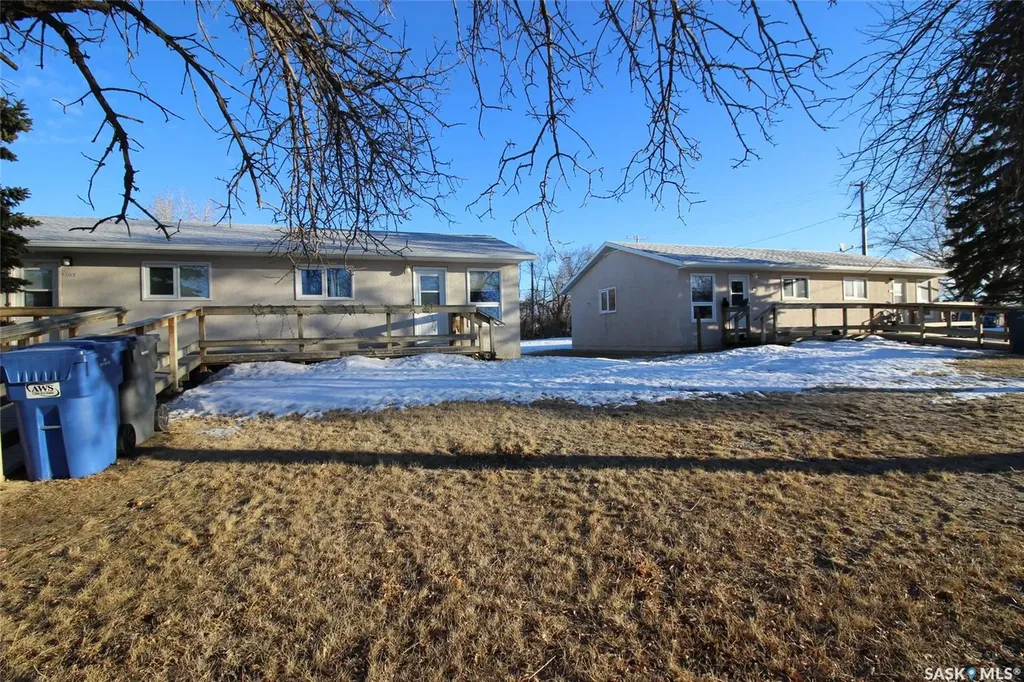 101-107 2nd Avenue W Climax SK S0N 0N0