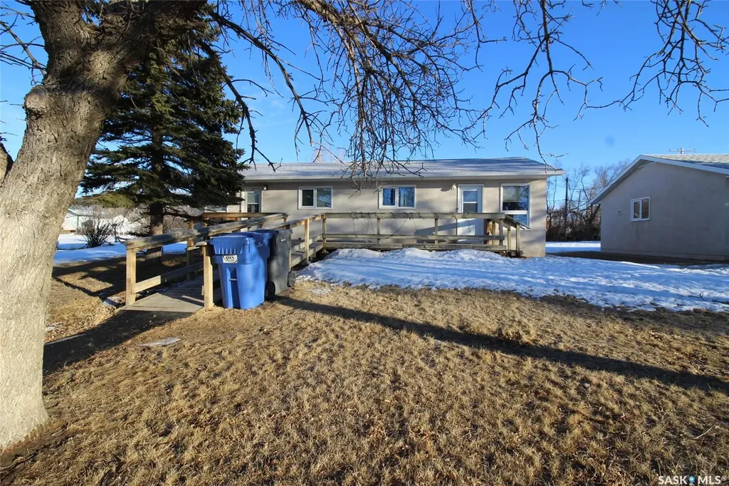101-107 2nd Avenue W Climax SK S0N 0N0