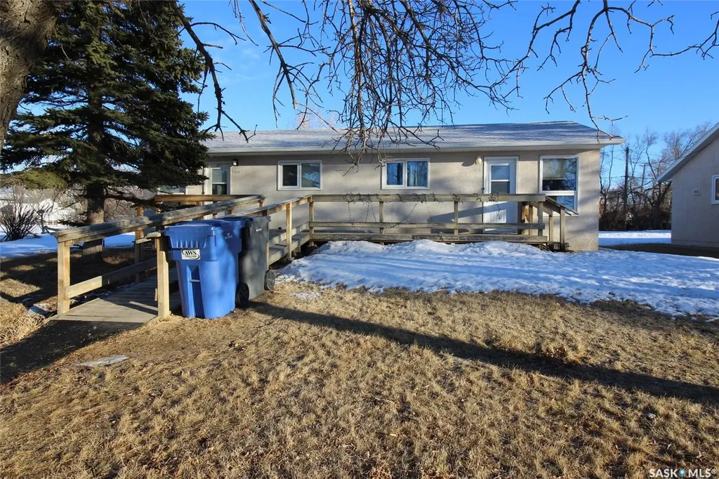 101-107 2nd Avenue W Climax SK S0N 0N0