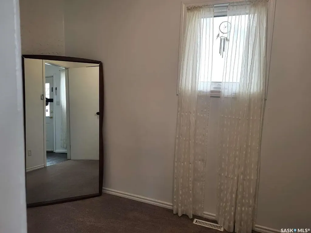 1066 5th Avenue NE Moose Jaw SK S6H 1K8