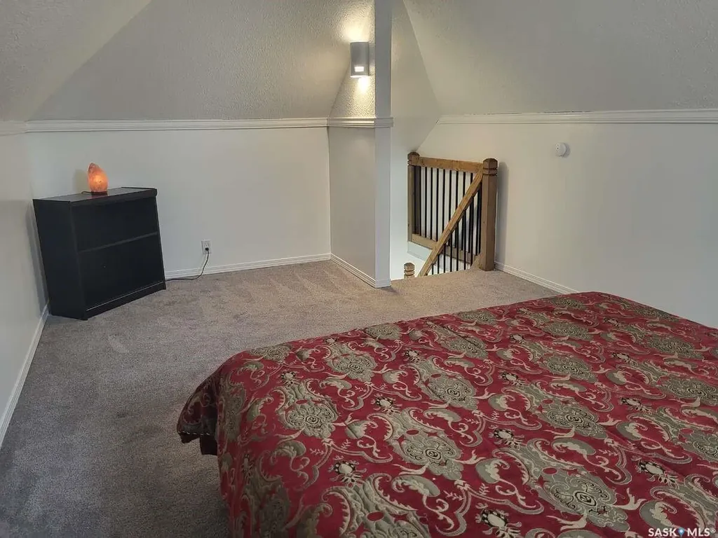 1066 5th Avenue NE Moose Jaw SK S6H 1K8