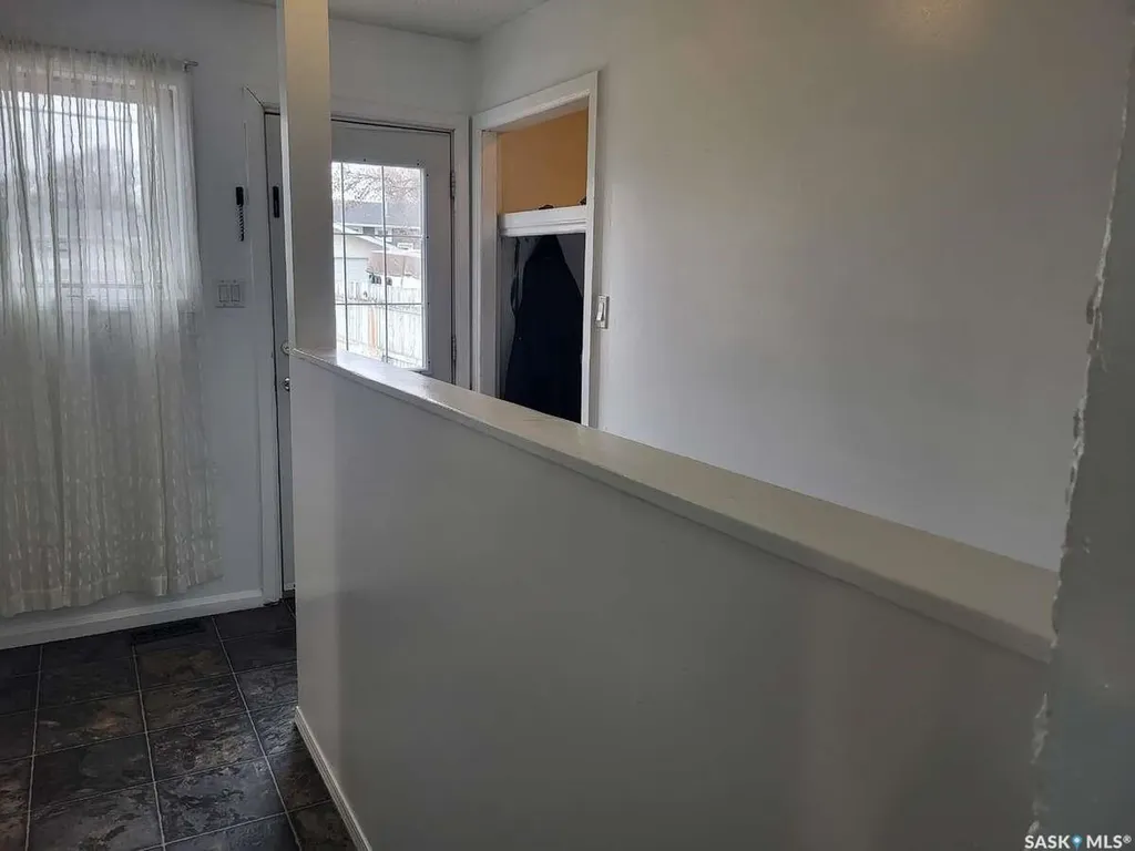 1066 5th Avenue NE Moose Jaw SK S6H 1K8