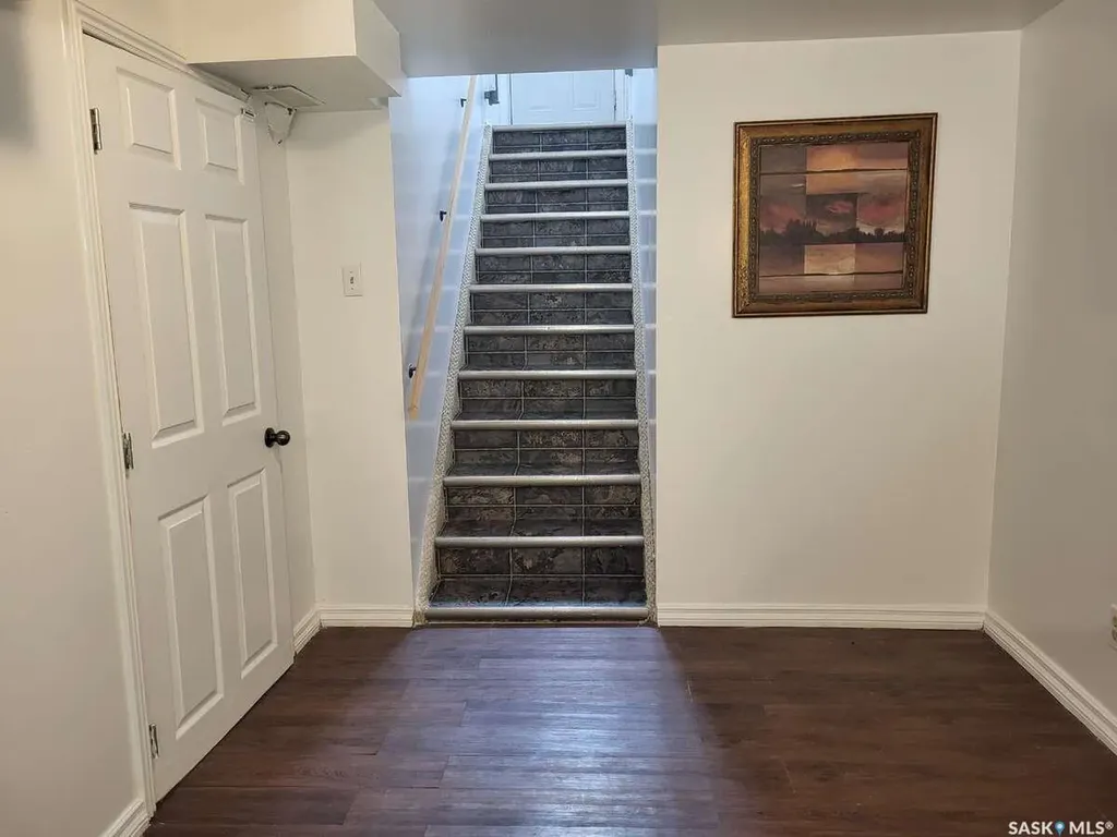 1066 5th Avenue NE Moose Jaw SK S6H 1K8