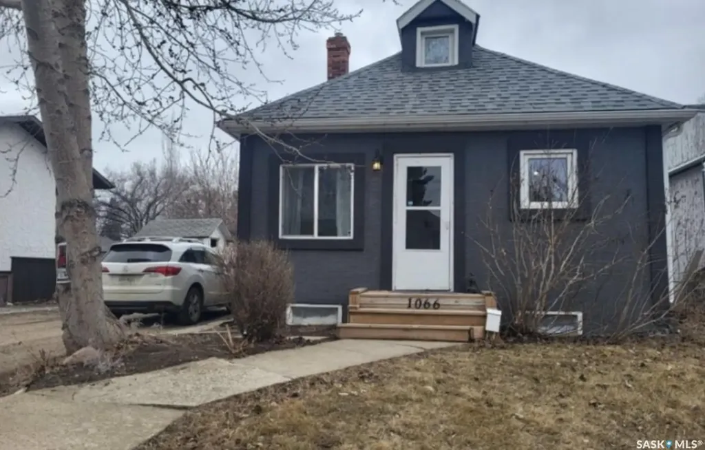 1066 5th Avenue NE Moose Jaw SK S6H 1K8