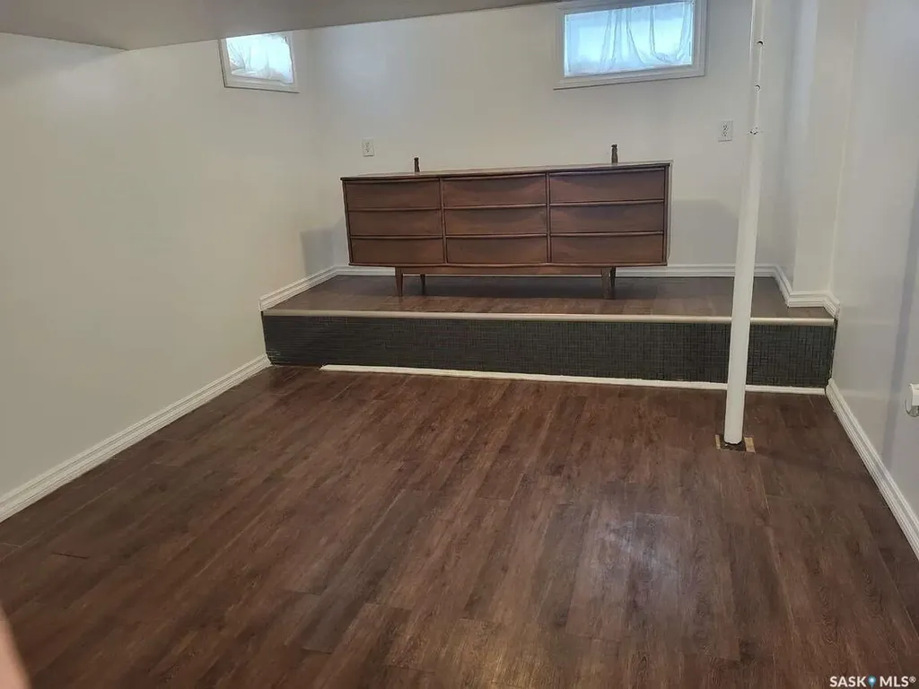 1066 5th Avenue NE Moose Jaw SK S6H 1K8