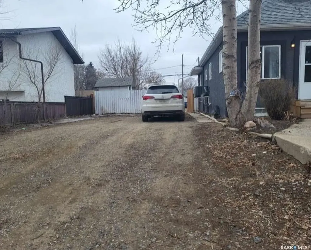 1066 5th Avenue NE Moose Jaw SK S6H 1K8