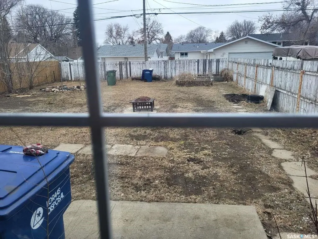 1066 5th Avenue NE Moose Jaw SK S6H 1K8