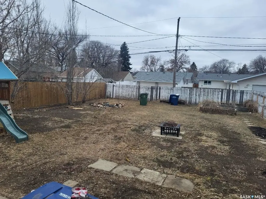 1066 5th Avenue NE Moose Jaw SK S6H 1K8