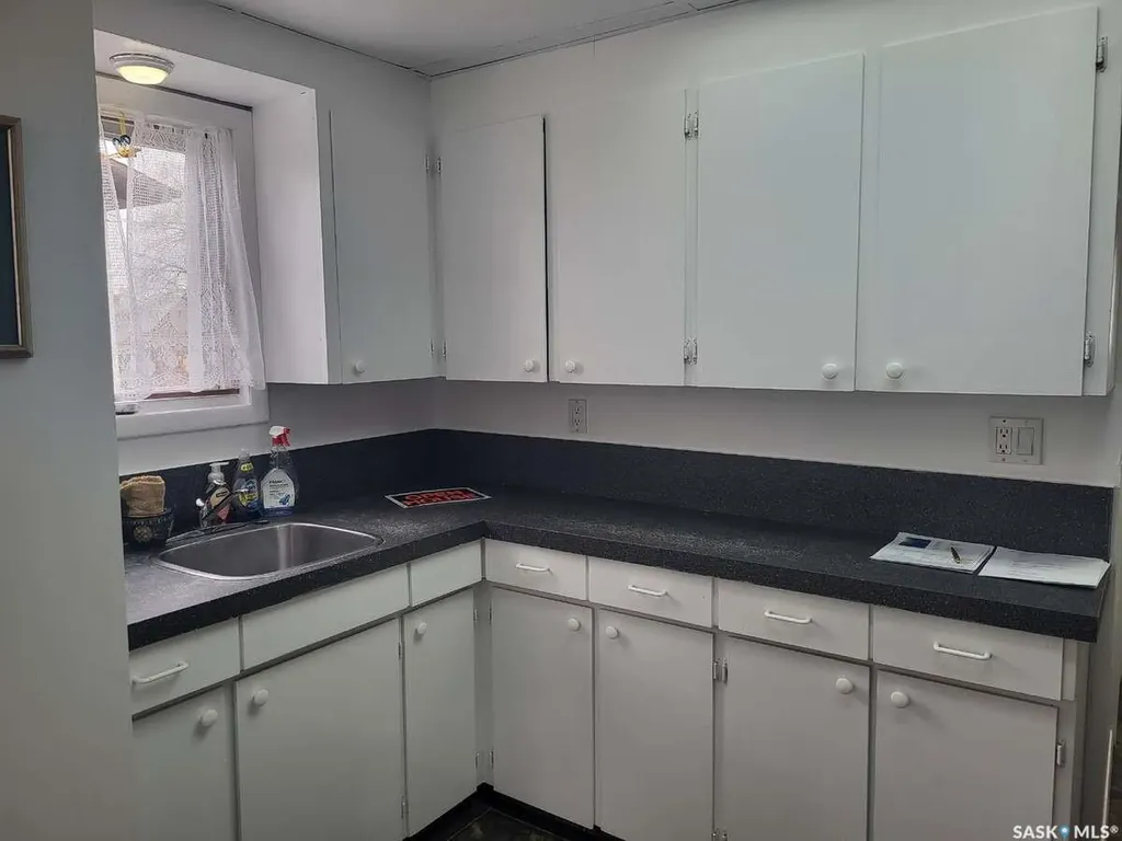 1066 5th Avenue NE Moose Jaw SK S6H 1K8