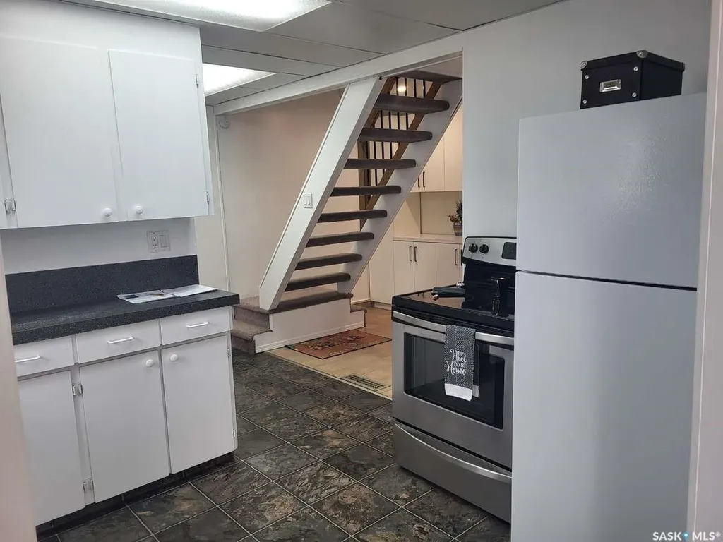1066 5th Avenue NE Moose Jaw SK S6H 1K8