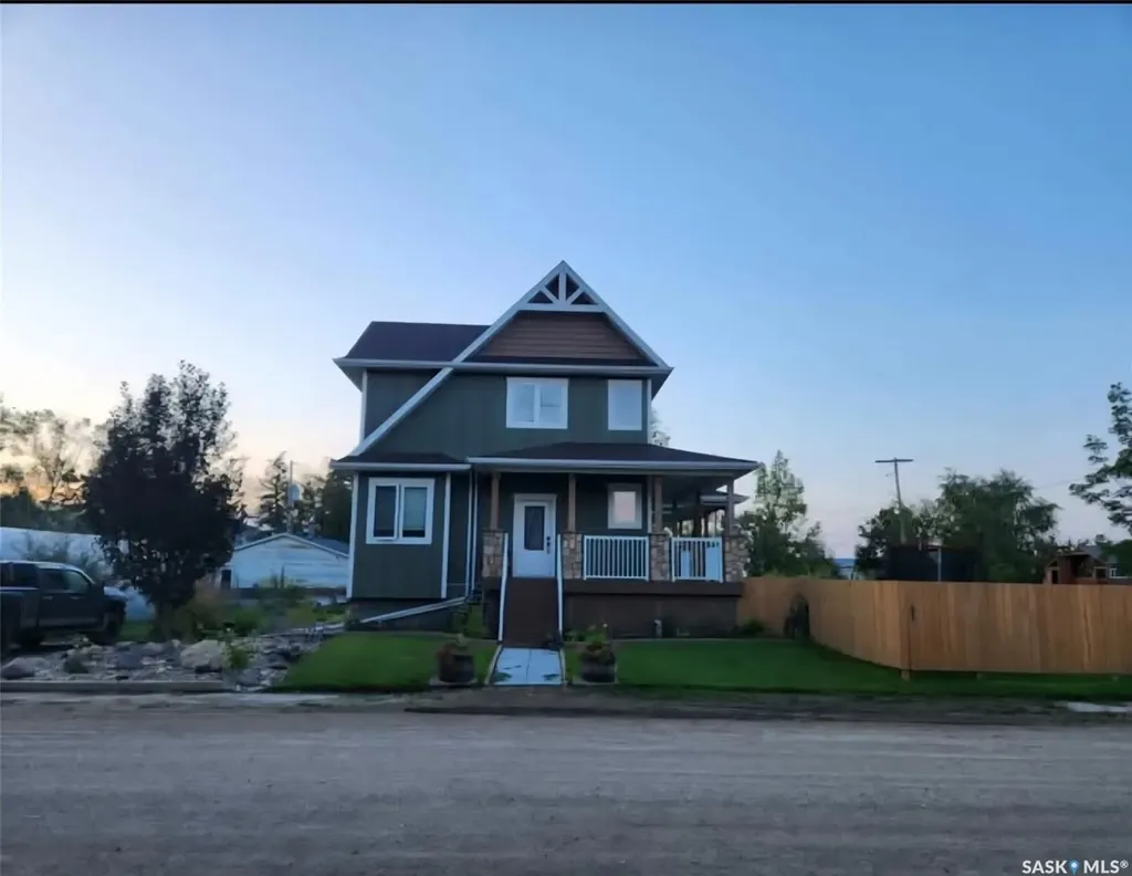 105 Francis Street Francis SK S0G 1V0
