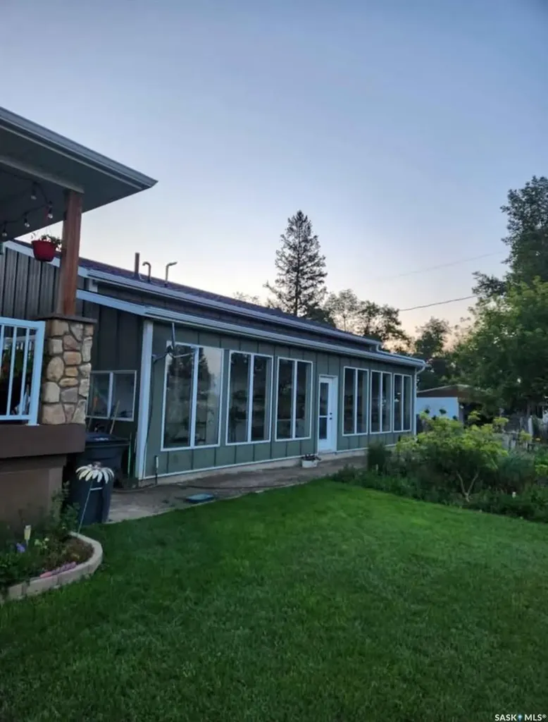 105 Francis Street Francis SK S0G 1V0
