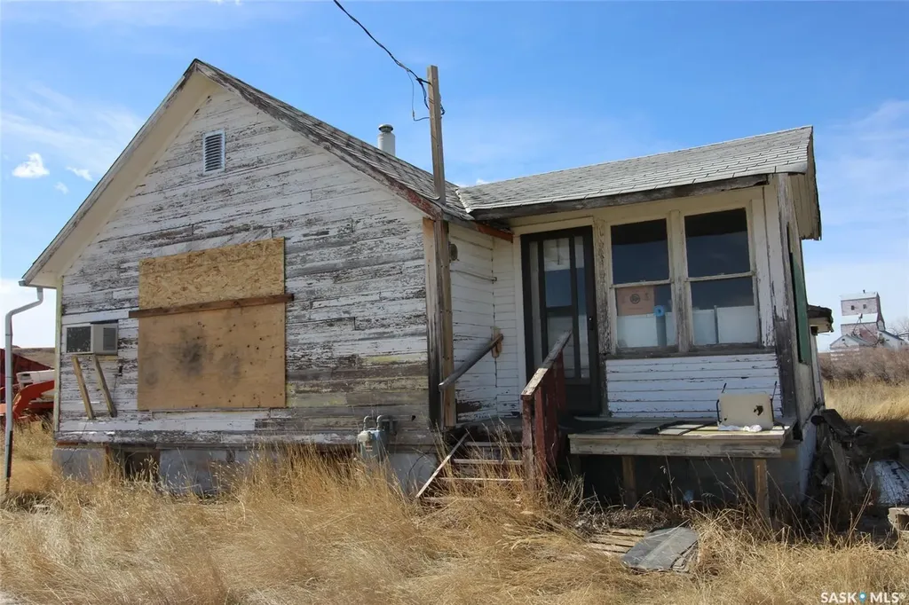 0 Railway Street E Eastend SK S0N 0T0