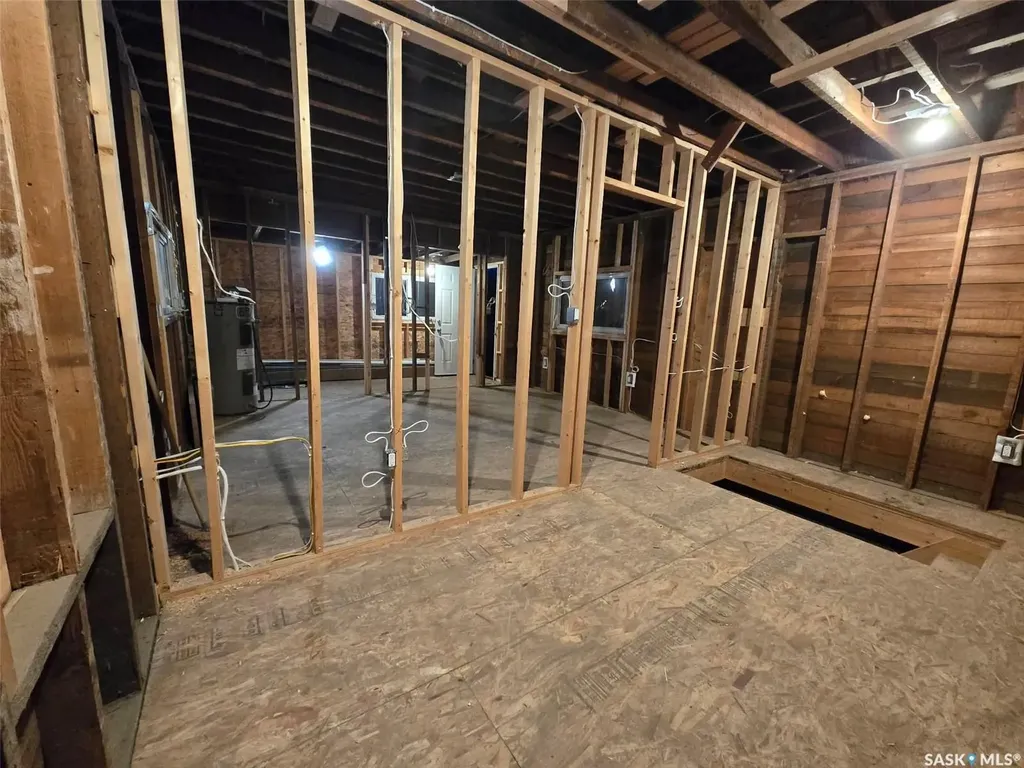 538 9th Avenue NW Moose Jaw SK S6H 4H7