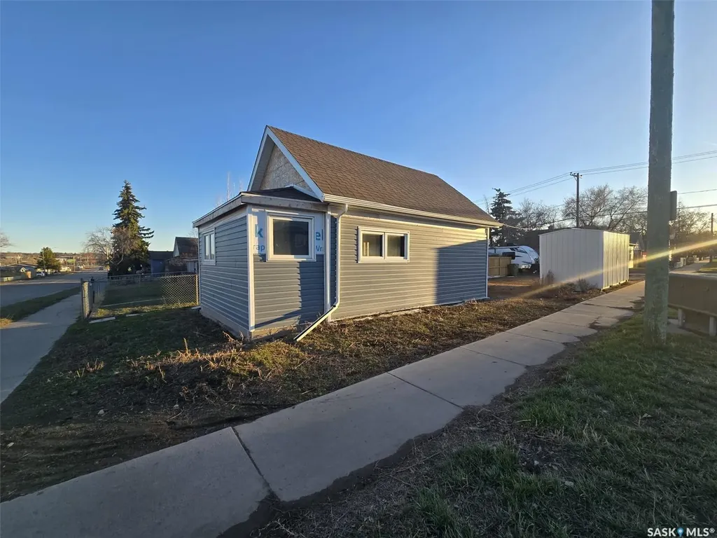 538 9th Avenue NW Moose Jaw SK S6H 4H7