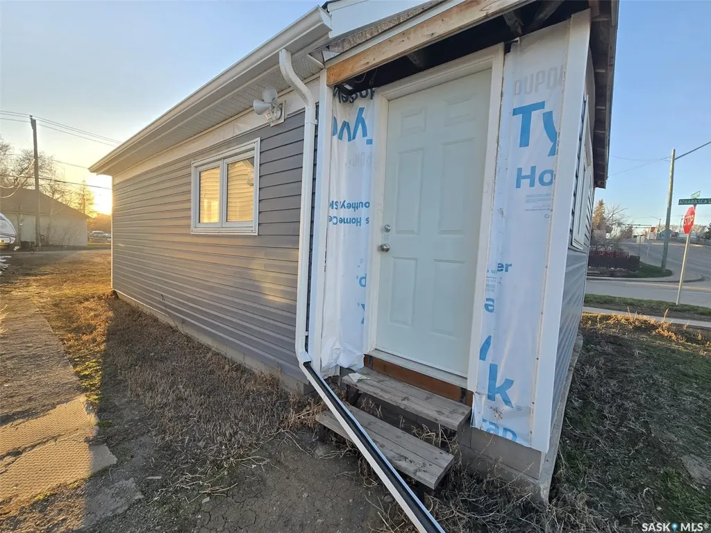 538 9th Avenue NW Moose Jaw SK S6H 4H7