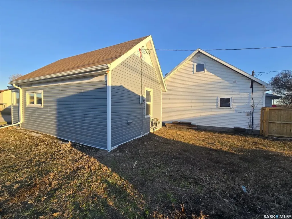 538 9th Avenue NW Moose Jaw SK S6H 4H7