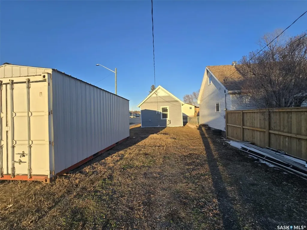 538 9th Avenue NW Moose Jaw SK S6H 4H7