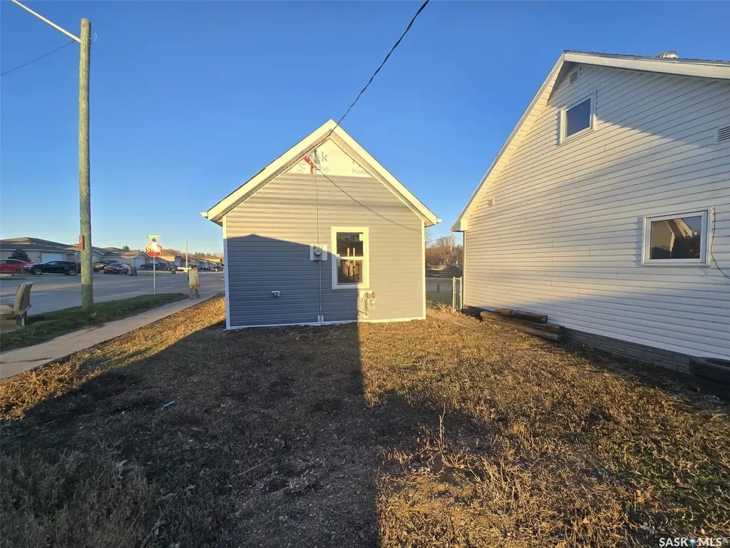 538 9th Avenue NW Moose Jaw SK S6H 4H7