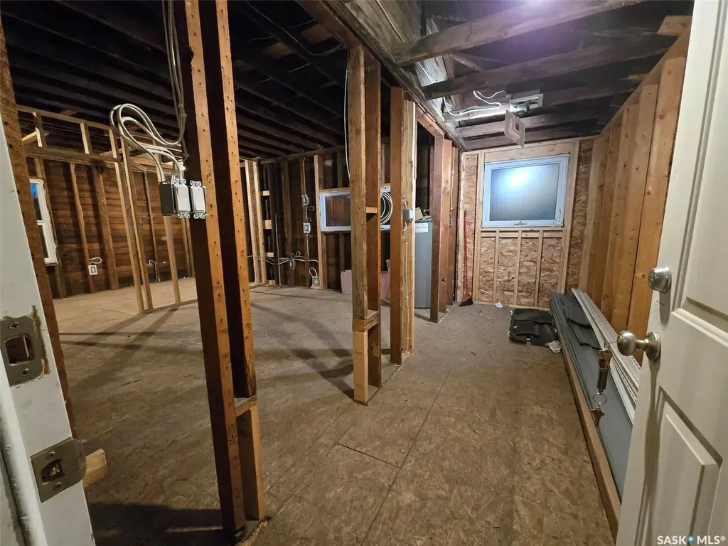 538 9th Avenue NW Moose Jaw SK S6H 4H7