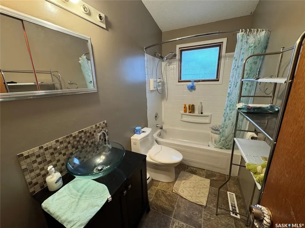 545 5th Street N Weyburn SK S4H 0Z9