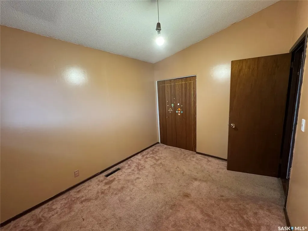 545 5th Street N Weyburn SK S4H 0Z9